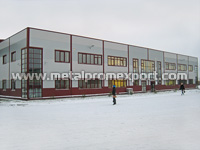 Der Lagerraum mit dem vorgebauten  Verwaltungsgebäude (144х60х6,5 m). Das Rechnungsgewicht der Schneebedeckung 240 kg/m² Der Normwert des Winddrucks 23 kg/m² 
